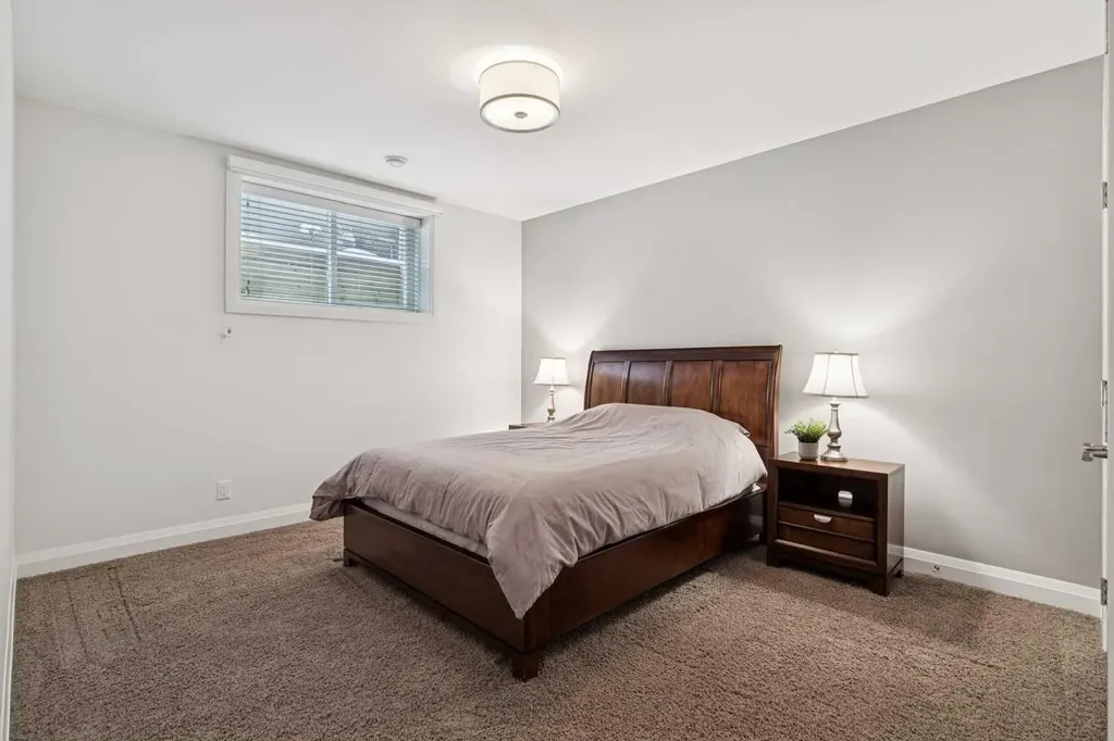 2707 1 Avenue NW Calgary AB T2N 0C7