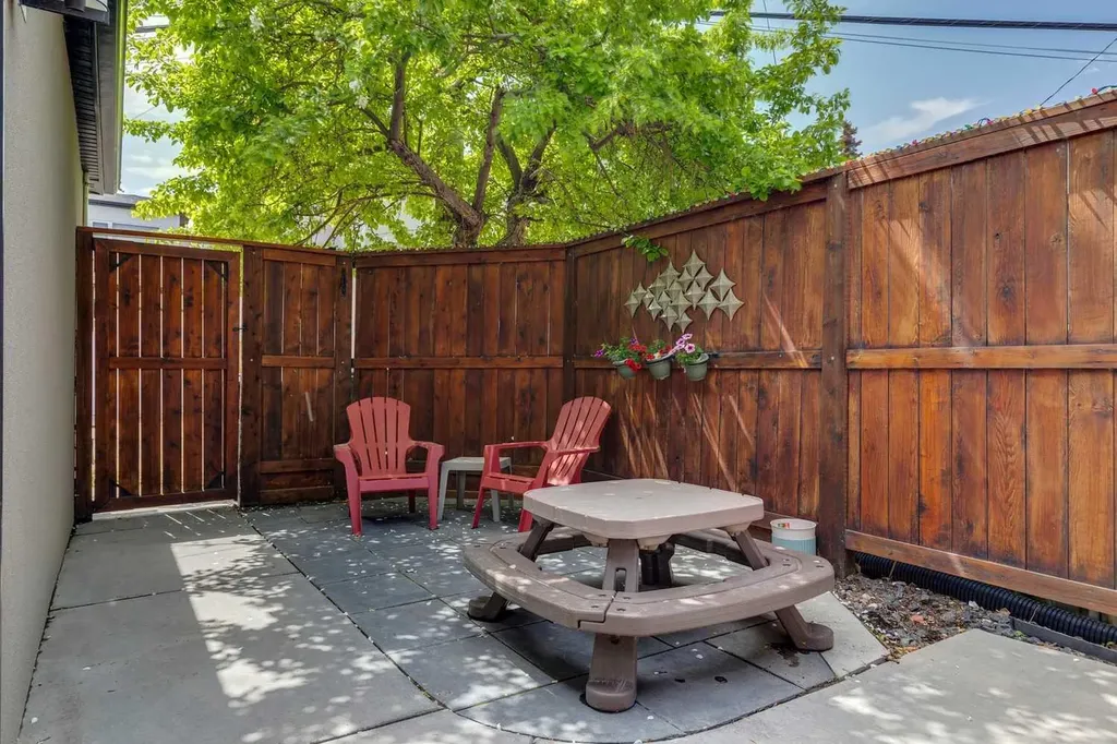 2707 1 Avenue NW Calgary AB T2N 0C7