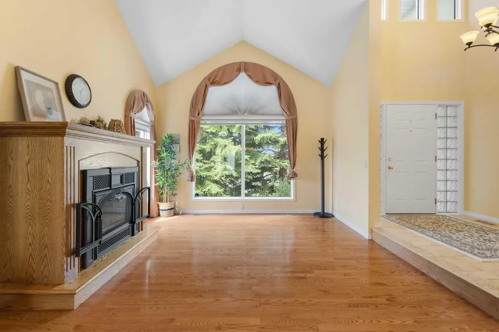 49 Scandia Hill NW Calgary AB T3L1T8