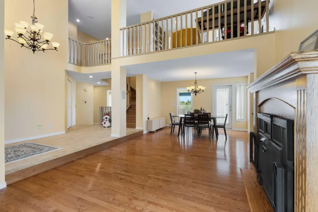 49 Scandia Hill NW Calgary AB T3L1T8