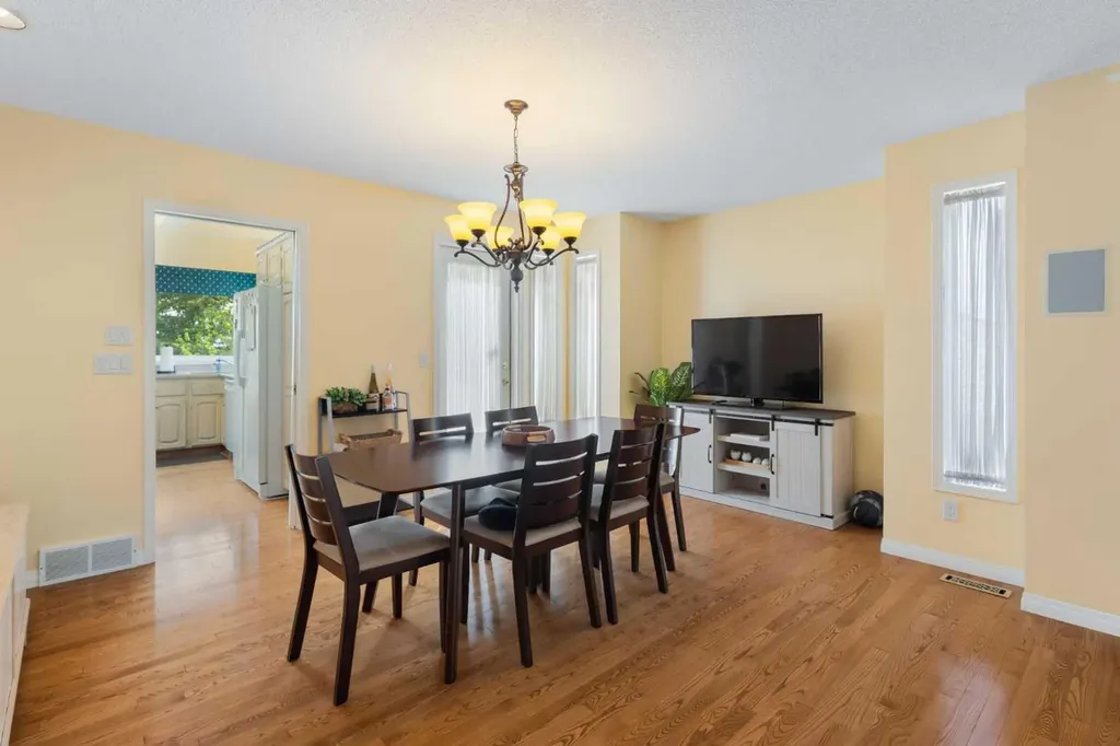 49 Scandia Hill NW Calgary AB T3L1T8