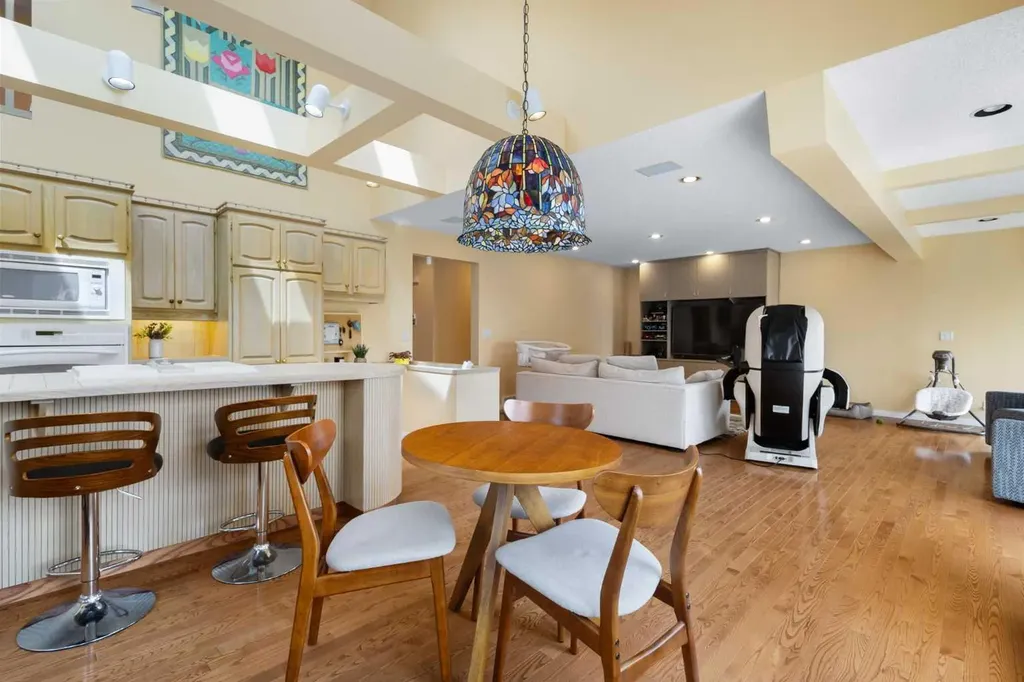 49 Scandia Hill NW Calgary AB T3L1T8