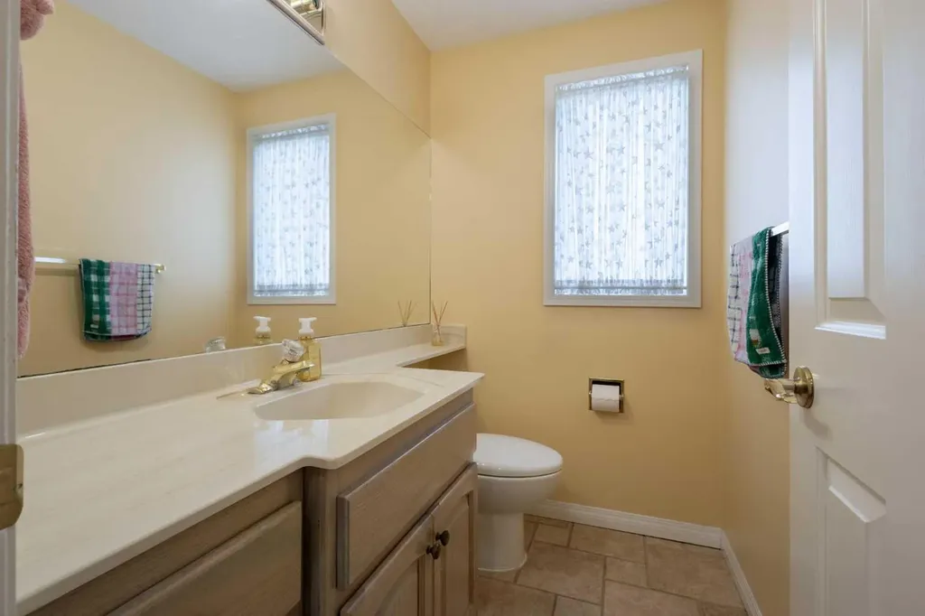 49 Scandia Hill NW Calgary AB T3L1T8