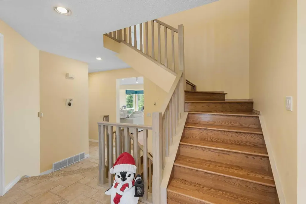 49 Scandia Hill NW Calgary AB T3L1T8