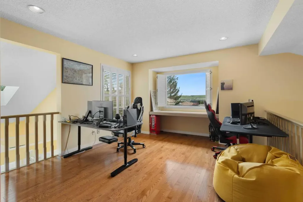 49 Scandia Hill NW Calgary AB T3L1T8