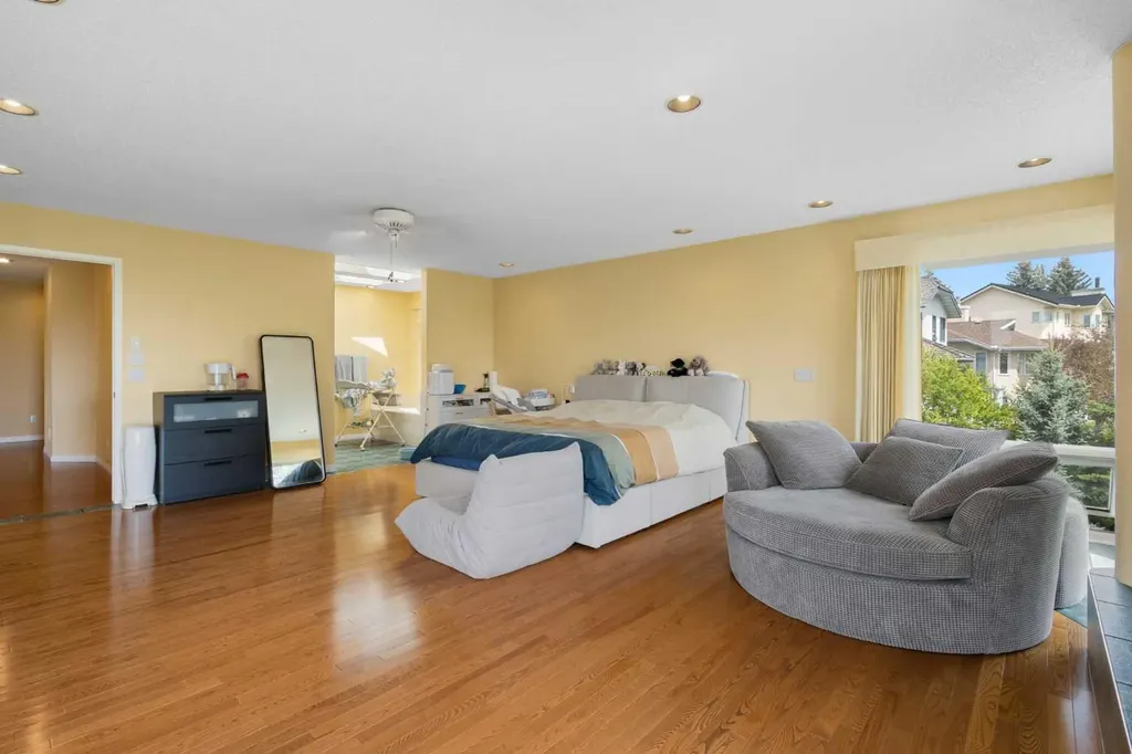 49 Scandia Hill NW Calgary AB T3L1T8