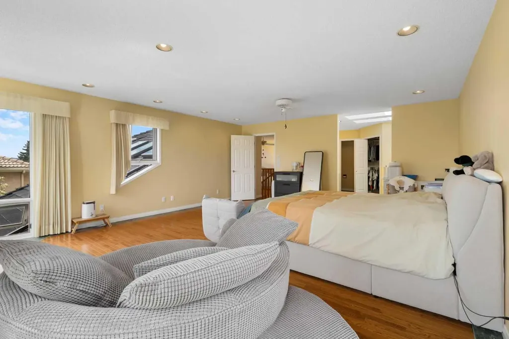 49 Scandia Hill NW Calgary AB T3L1T8