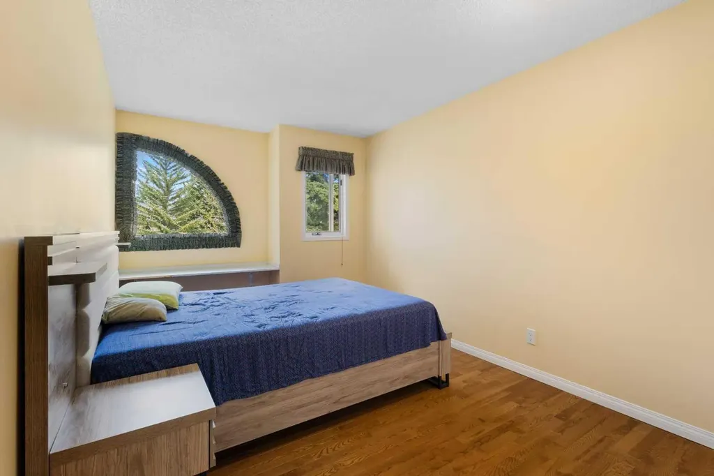 49 Scandia Hill NW Calgary AB T3L1T8