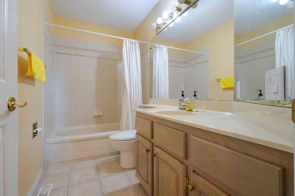 49 Scandia Hill NW Calgary AB T3L1T8