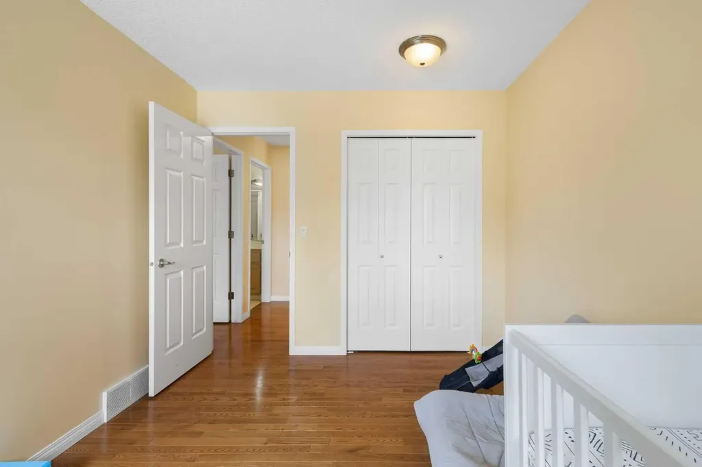 49 Scandia Hill NW Calgary AB T3L1T8