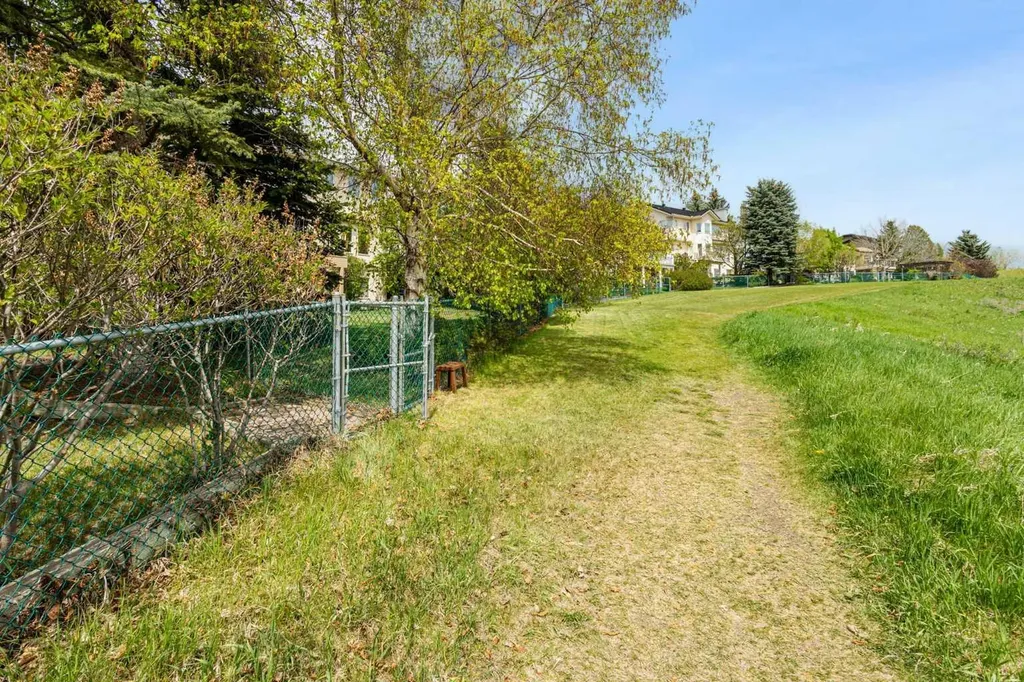 49 Scandia Hill NW Calgary AB T3L1T8