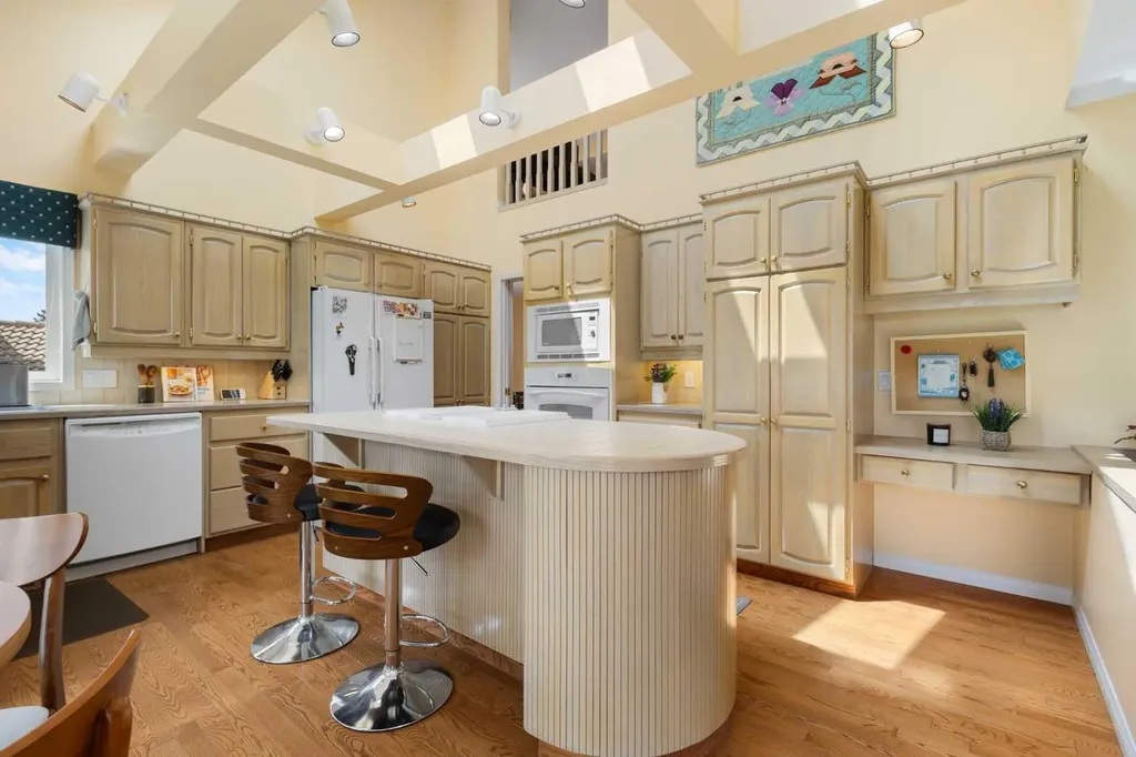 49 Scandia Hill NW Calgary AB T3L1T8