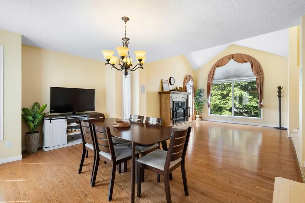 49 Scandia Hill NW Calgary AB T3L1T8