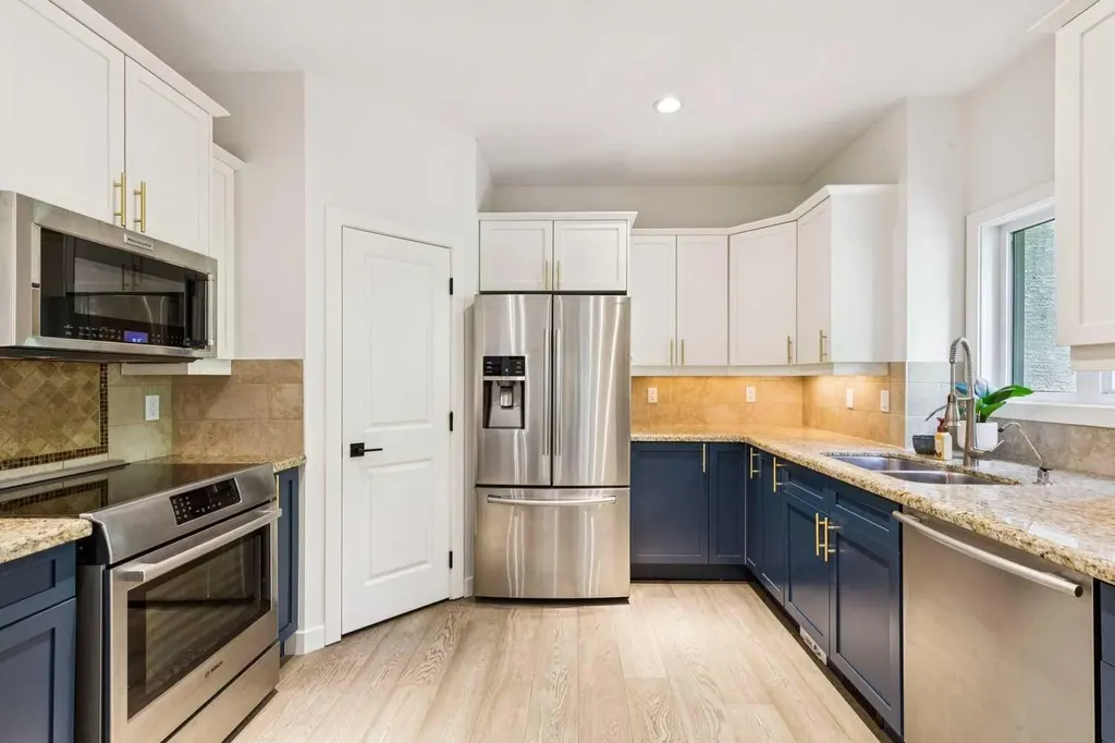 704 3 Avenue NW Calgary AB T2N0J1