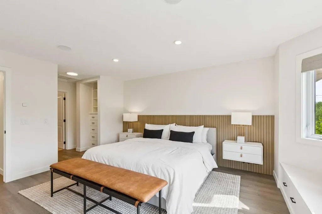 704 3 Avenue NW Calgary AB T2N0J1