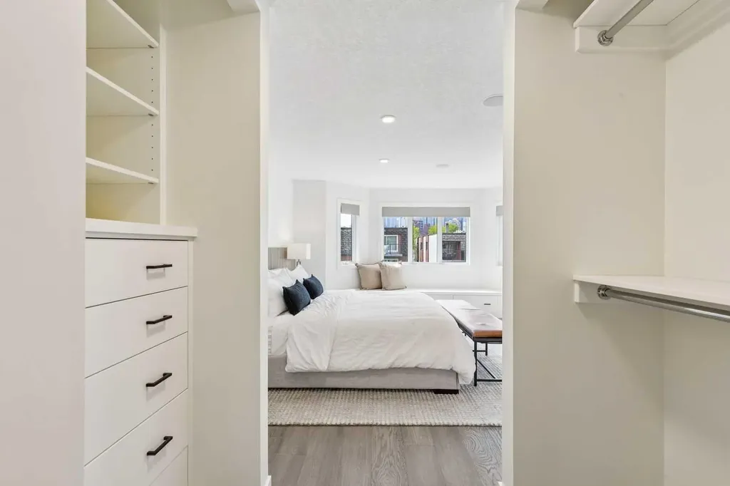 704 3 Avenue NW Calgary AB T2N0J1