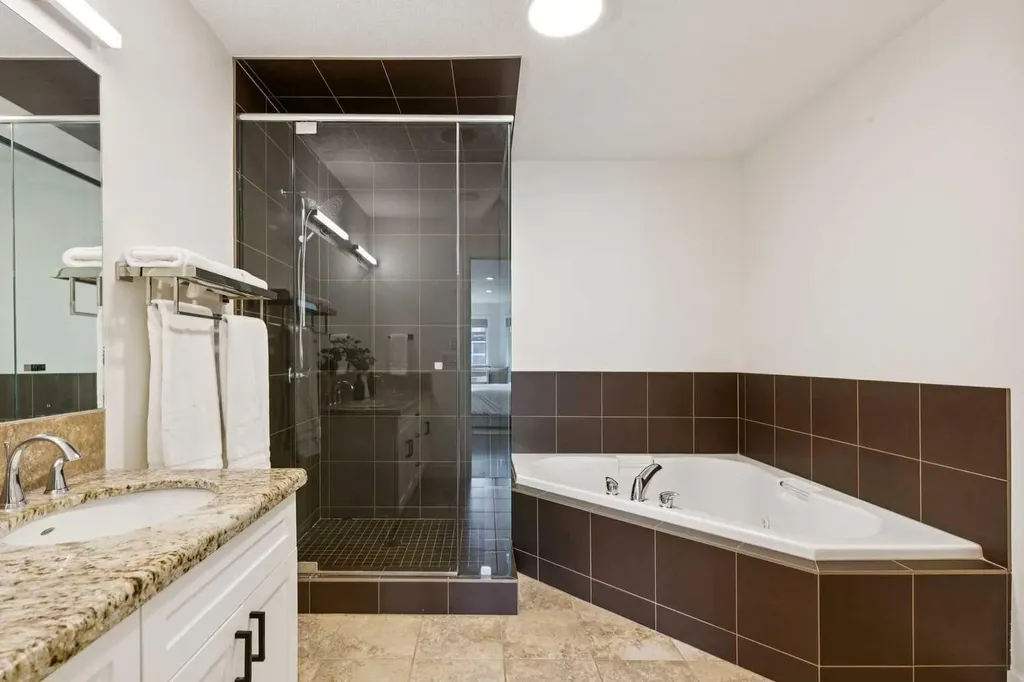 704 3 Avenue NW Calgary AB T2N0J1