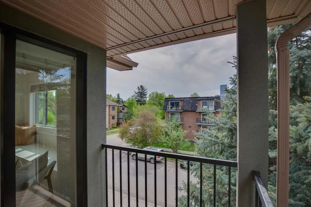 704 3 Avenue NW Calgary AB T2N0J1