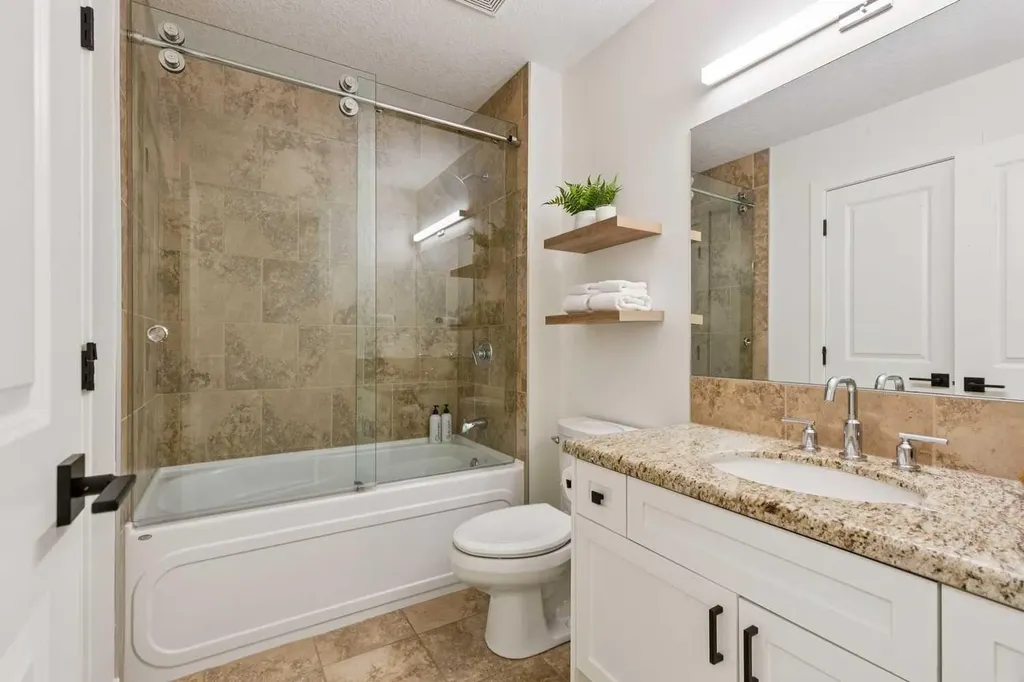704 3 Avenue NW Calgary AB T2N0J1
