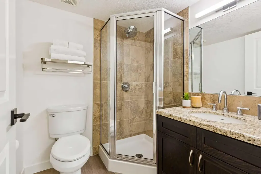 704 3 Avenue NW Calgary AB T2N0J1