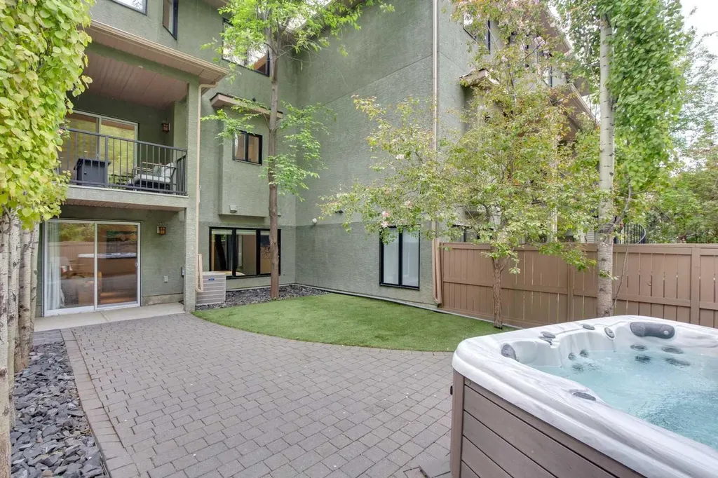 704 3 Avenue NW Calgary AB T2N0J1