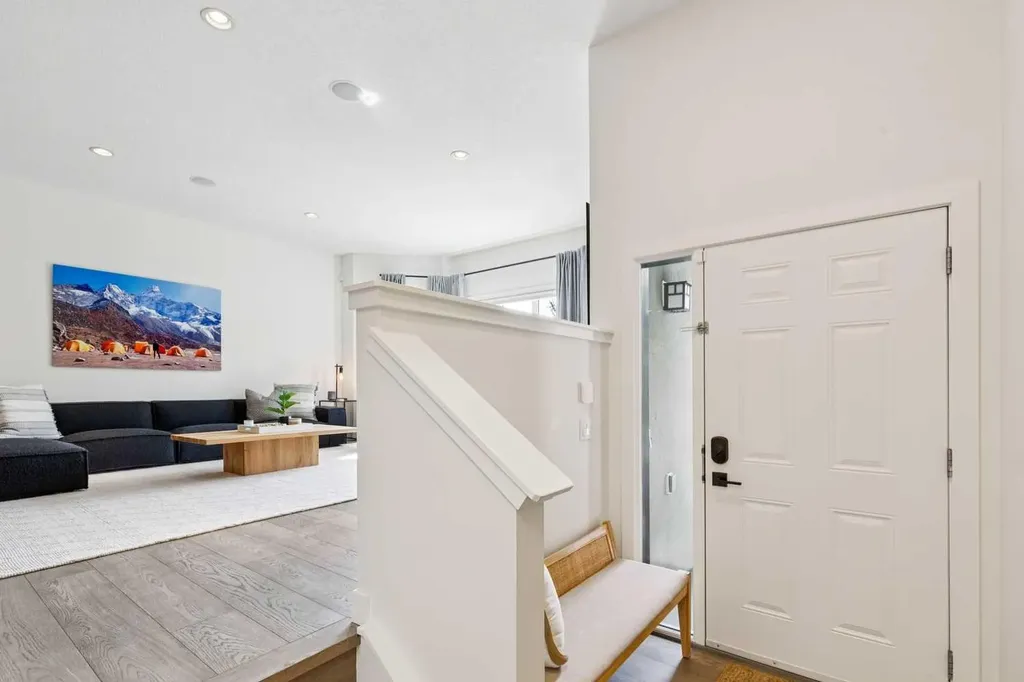 704 3 Avenue NW Calgary AB T2N0J1