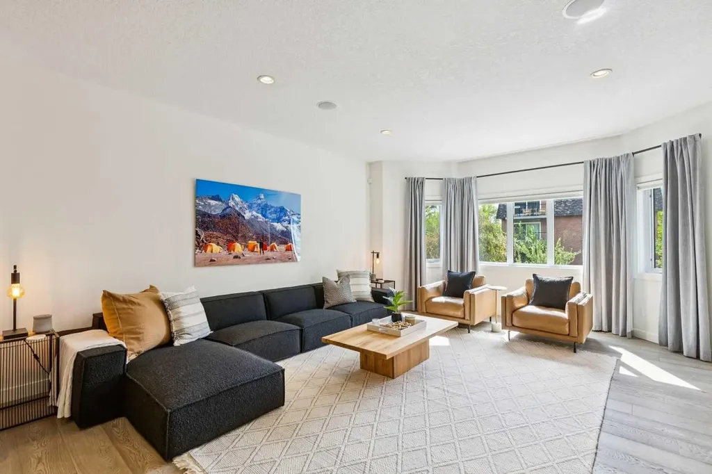 704 3 Avenue NW Calgary AB T2N0J1