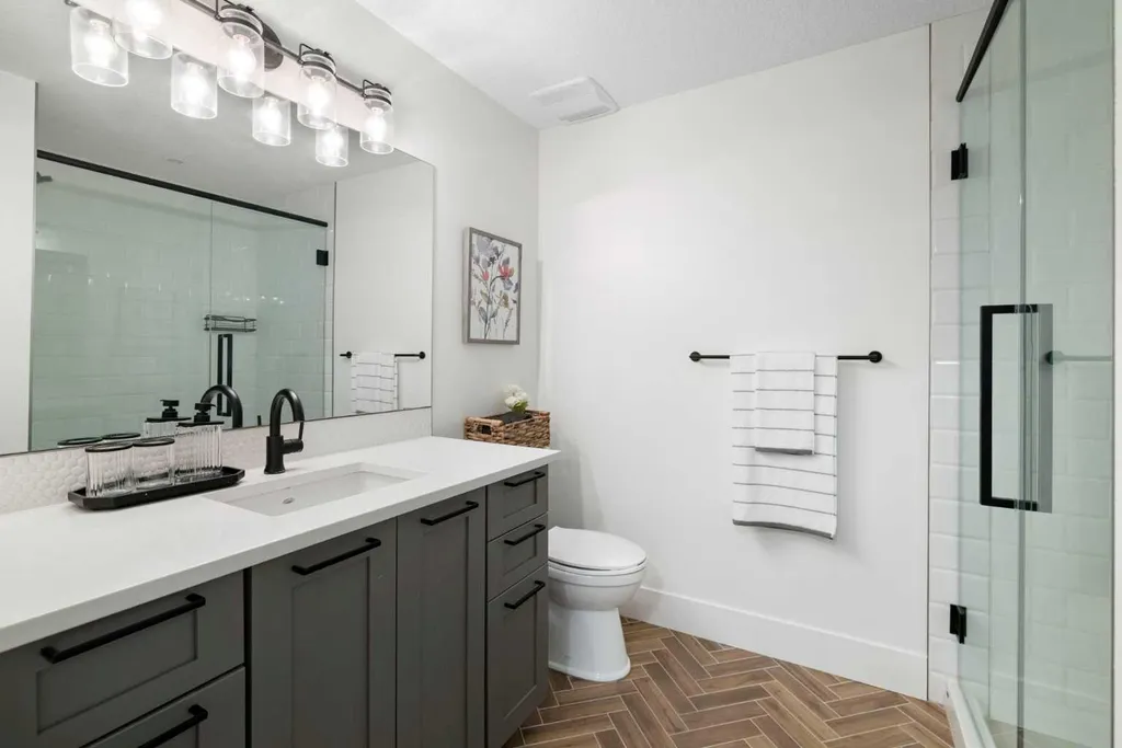 13 Shawnee Heath SW Calgary AB T2Y0P6