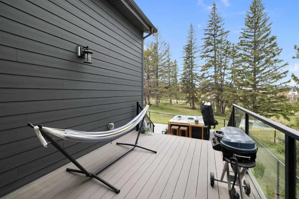 13 Shawnee Heath SW Calgary AB T2Y0P6