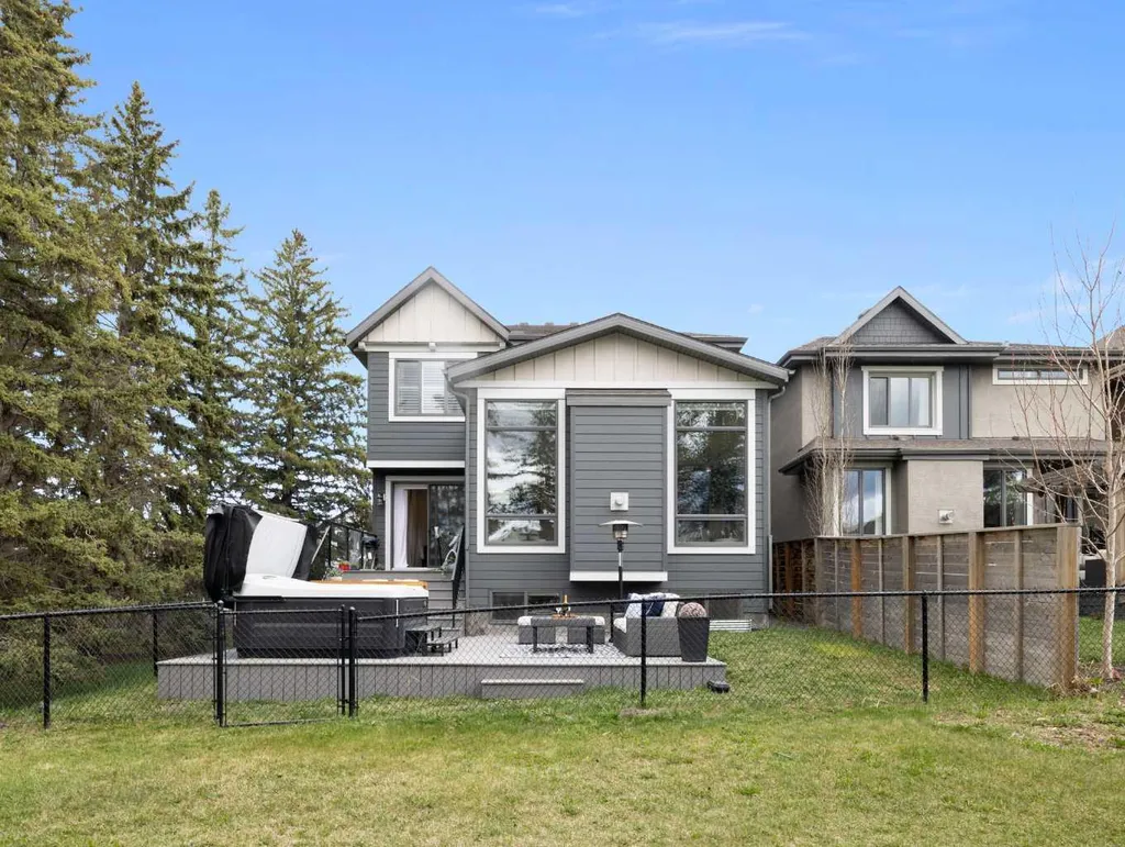 13 Shawnee Heath SW Calgary AB T2Y0P6