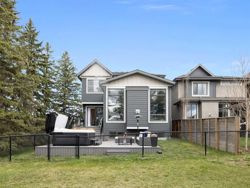13 Shawnee Heath SW Calgary AB T2Y0P6