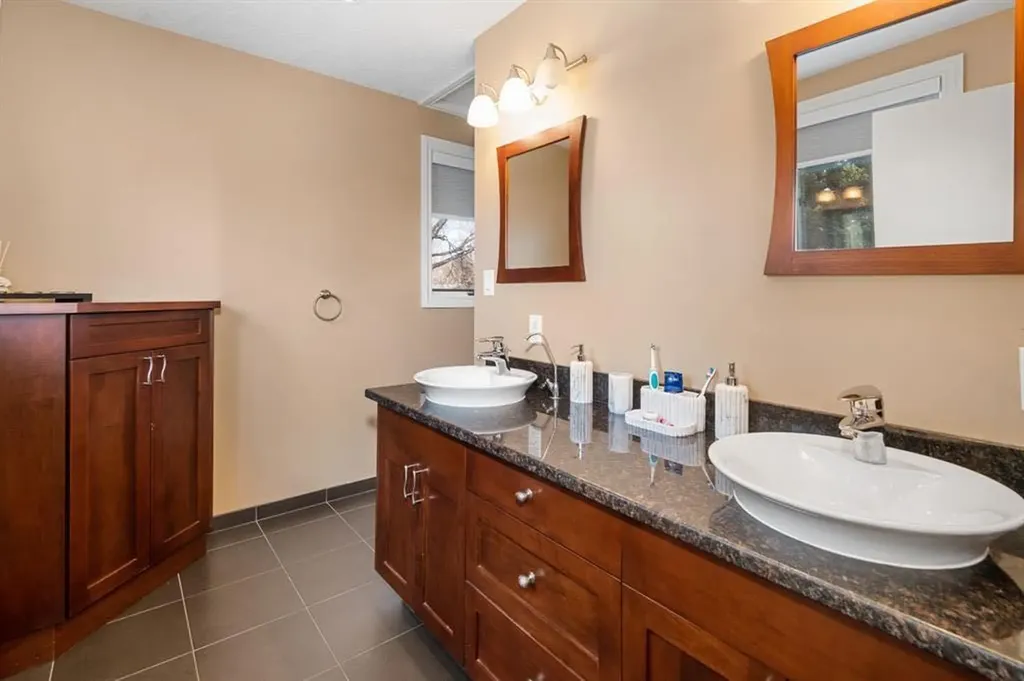3144 Breen Crescent NW Calgary AB T2L 1S7