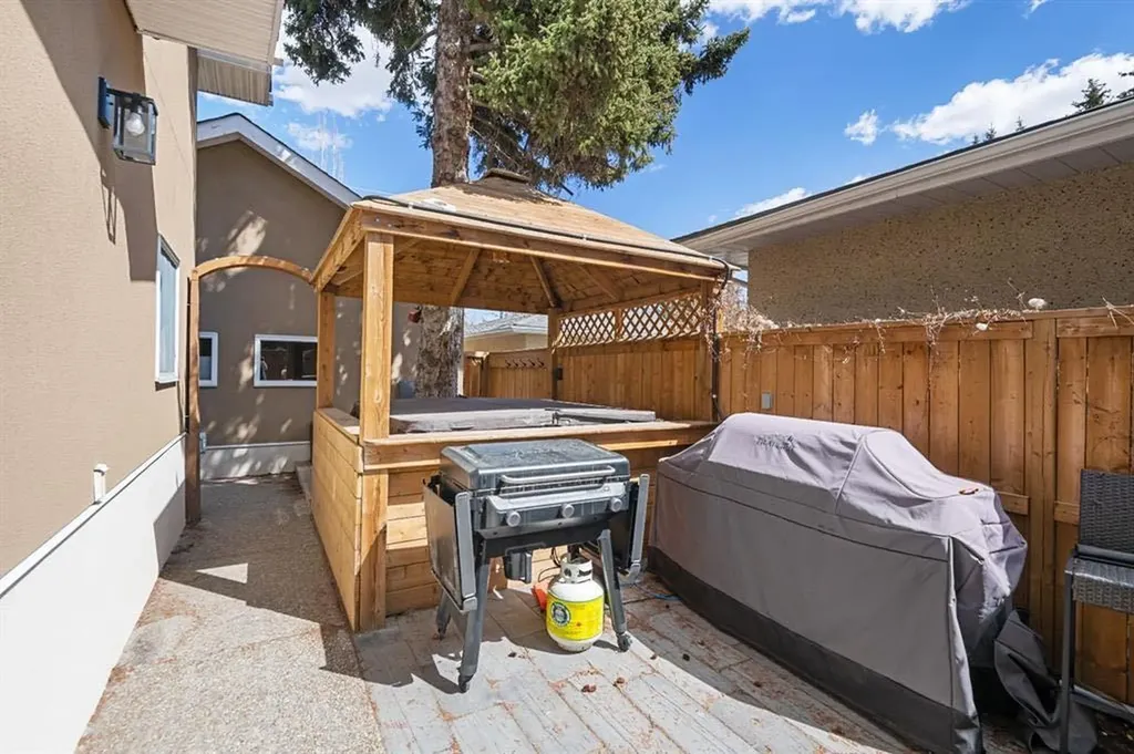 3144 Breen Crescent NW Calgary AB T2L 1S7