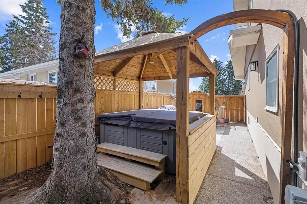 3144 Breen Crescent NW Calgary AB T2L 1S7