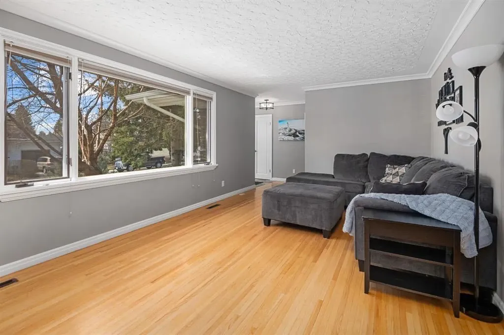 3144 Breen Crescent NW Calgary AB T2L 1S7