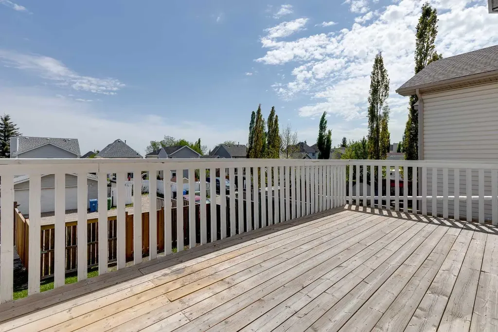 28 Hidden Point NW Calgary AB T3A 5P5