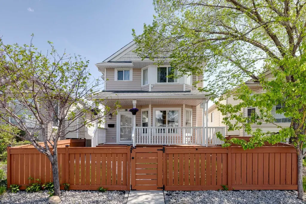 28 Hidden Point NW Calgary AB T3A 5P5