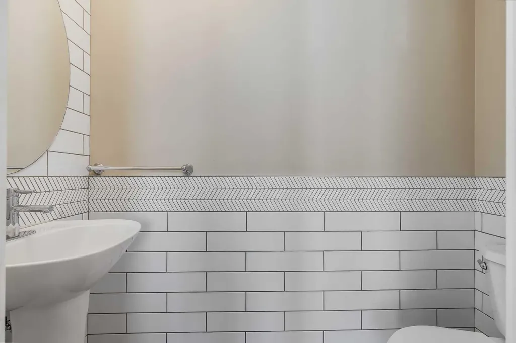 28 Hidden Point NW Calgary AB T3A 5P5