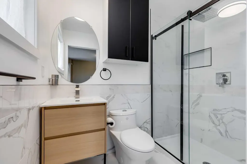28 Hidden Point NW Calgary AB T3A 5P5