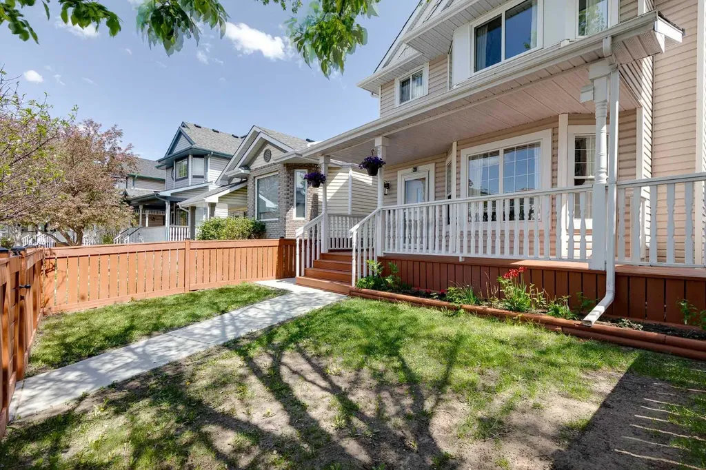 28 Hidden Point NW Calgary AB T3A 5P5