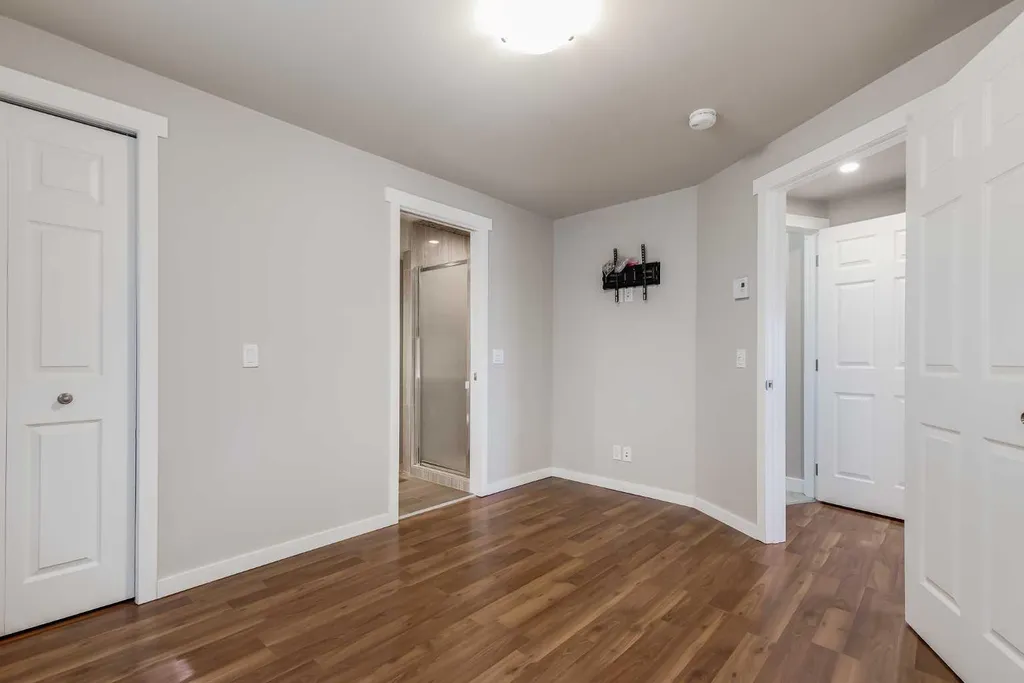 28 Hidden Point NW Calgary AB T3A 5P5