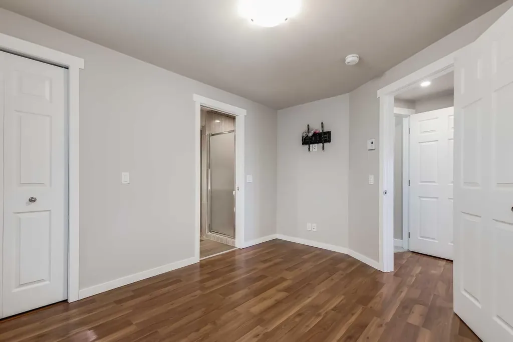 28 Hidden Point NW Calgary AB T3A 5P5