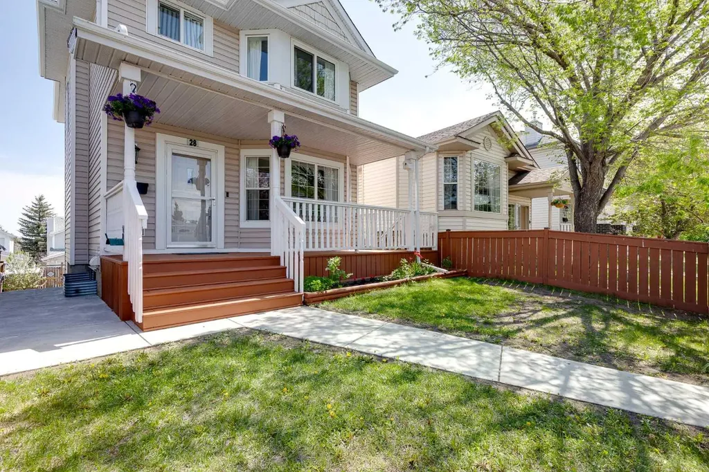 28 Hidden Point NW Calgary AB T3A 5P5