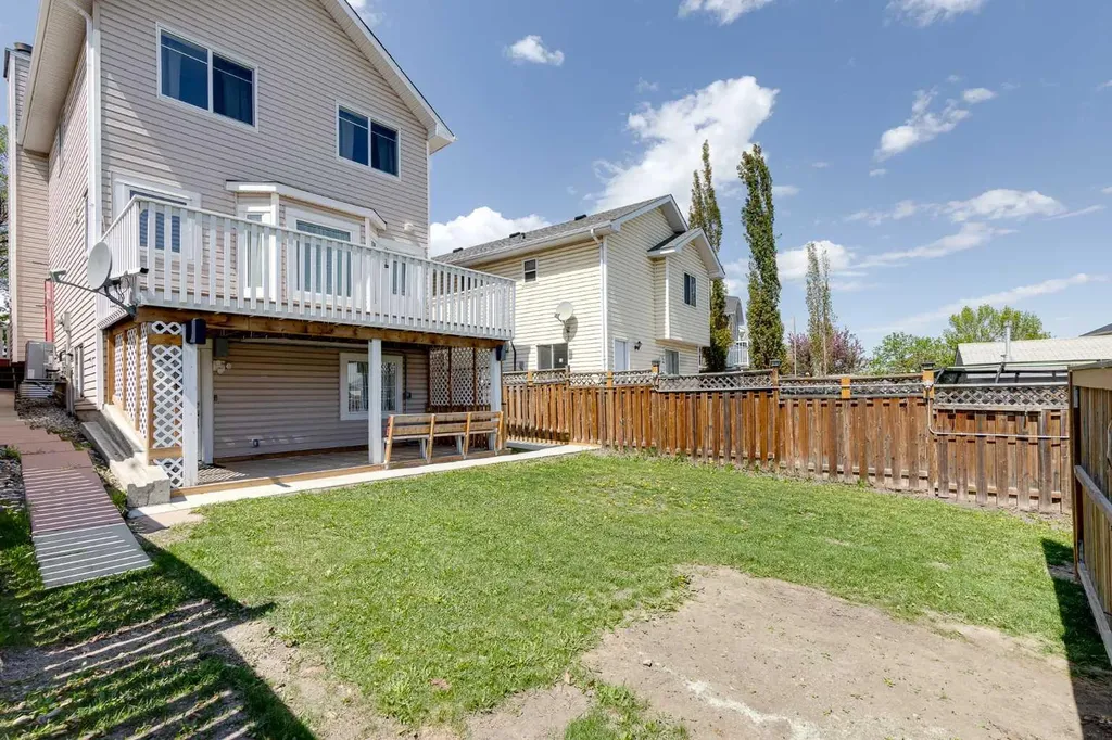 28 Hidden Point NW Calgary AB T3A 5P5
