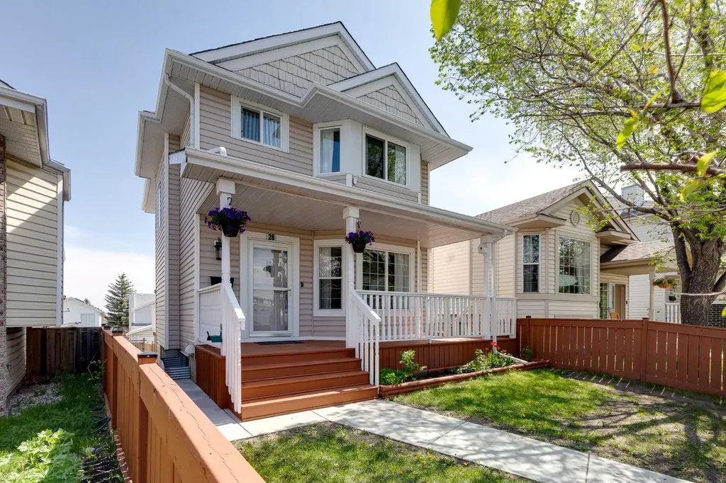 28 Hidden Point NW Calgary AB T3A 5P5