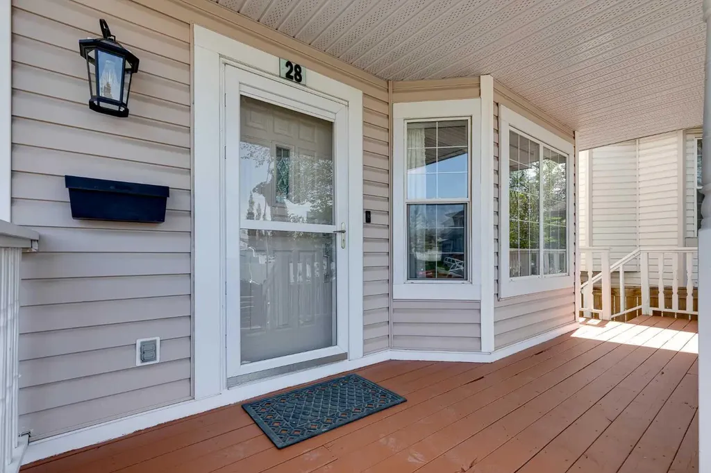 28 Hidden Point NW Calgary AB T3A 5P5