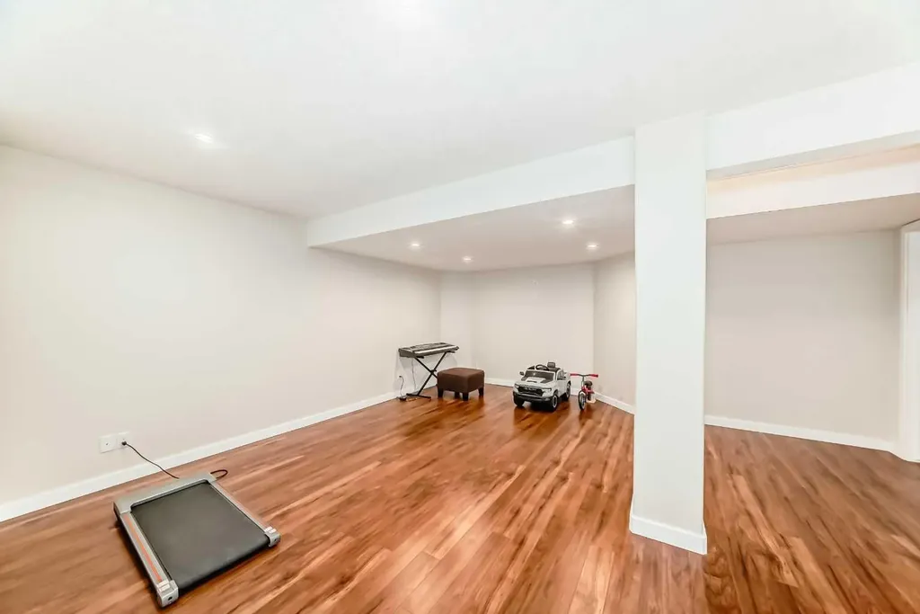 191 Sienna Park Terrace SW Calgary AB T3H 4M9