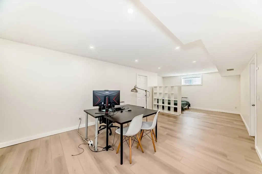 191 Sienna Park Terrace SW Calgary AB T3H 4M9