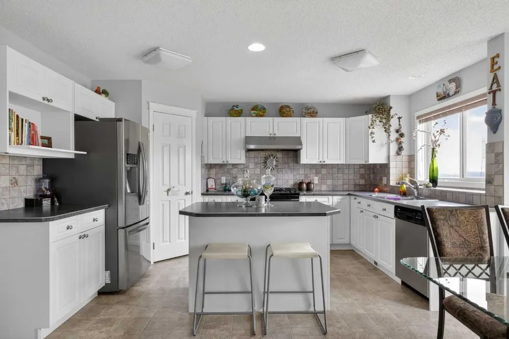 112 Valley Stream Close NW Calgary AB T3B 5V8