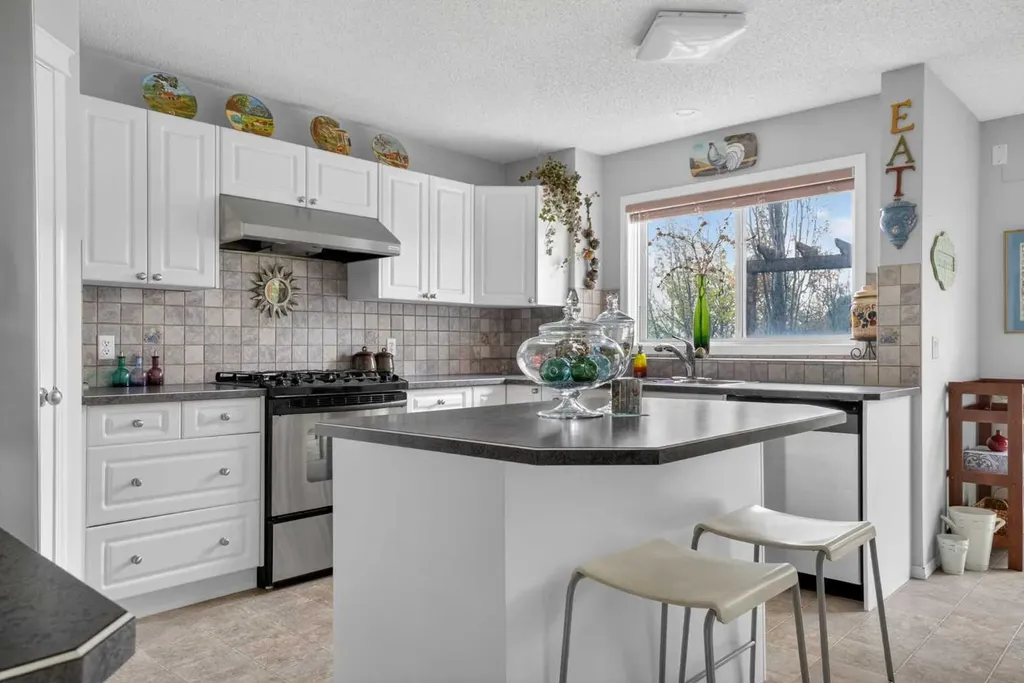112 Valley Stream Close NW Calgary AB T3B 5V8
